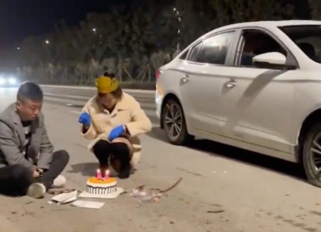 女子庆生途中遇车祸就地吹蜡烛 绝对是最为难忘的一次生日