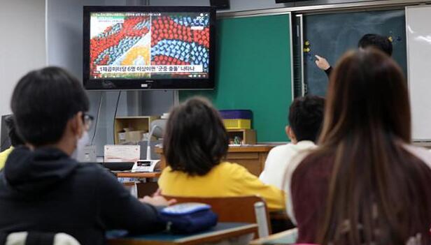 韩国学生流行起梨泰院踩踏游戏 这一现象引发了老师们的担忧