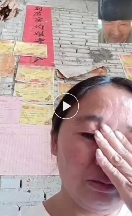重庆女子17岁被拐广东育有8子女 23年后与父亲隔着手机相见痛哭流涕