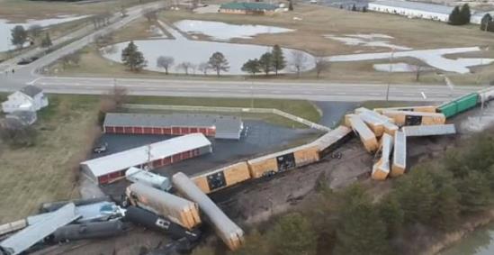 美国俄亥俄州再发生列车脱轨事故 详情曝光附近居民被要求就地避难