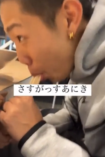 日本男子在拉面店舔筷子后放回 现场视频曝光实在是太恶心了