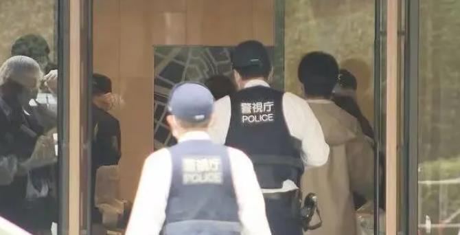 5日本人抢劫2中国人 一强盗受伤死亡 详情曝光强盗用刀具威胁抢走100万日元