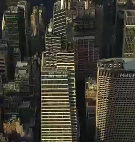 纽约93层摩天大楼剧烈晃动 大量工作人员吓得急忙逃出大楼