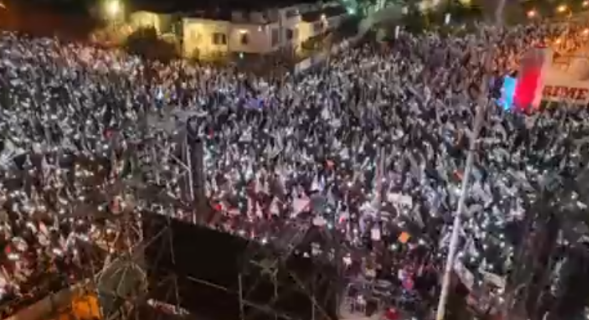 以色列爆发大规模抗议 63万民众上街 因对司法改革不满，警方用高压水枪驱散