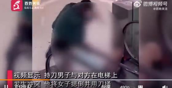 南宁万达茂广场一男子持刀伤害一女子 监控画面曝光女子被捅数十刀倒在血泊中