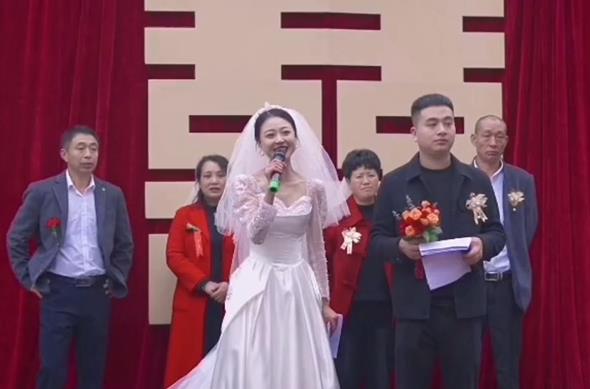 重庆一女子自己布置婚礼现场，花费160元买喜字地毯
