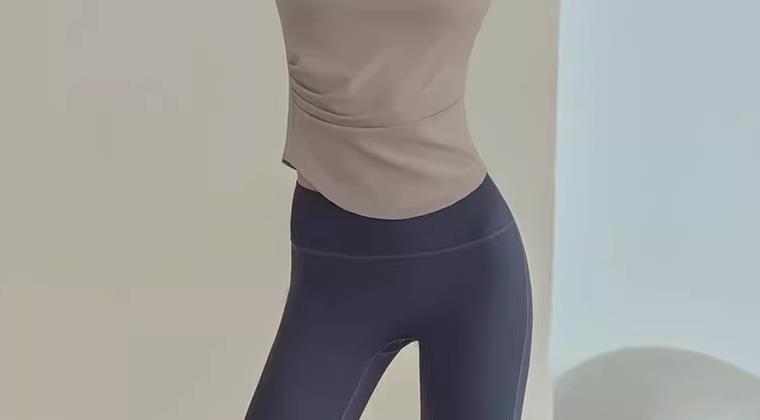 Lululemon瑜伽裤透光被下架，网友：千元瑜伽裤“一蹲就透光”