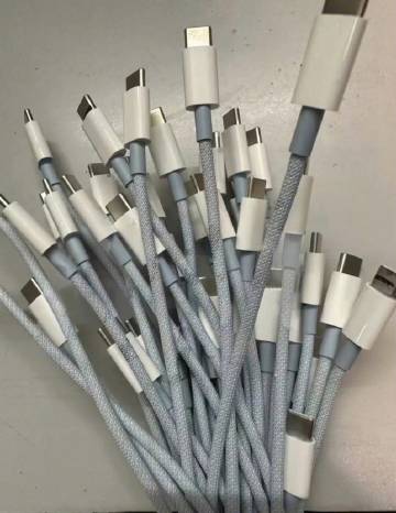 iPhone15系列USBC数据线曝光 是编织材料包裹的，在传输速度上会被限制