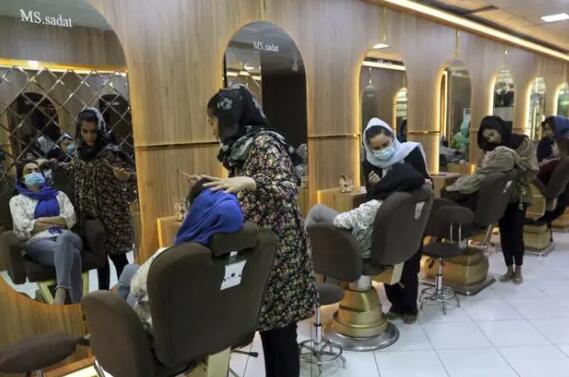 塔利班要求阿富汗女子美容院全关停 阿富汗女性着实太惨了