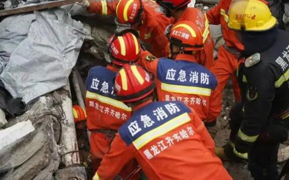 齐齐哈尔体育馆坍塌事故已致9死 目前救援工作还在紧急进行中