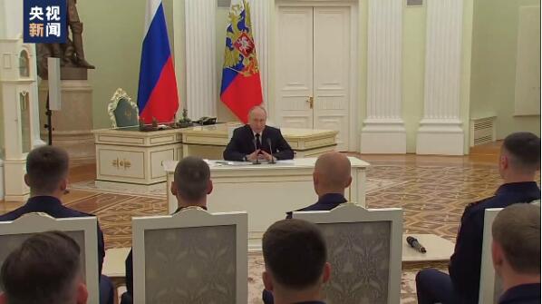 普京:俄罗斯军人阻止了一场内战 阻止了国内局势向危险方向发展