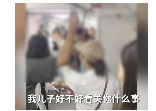 目击者称愿为重庆地铁被打女孩作证 一言不合就大打出手这样的母亲太窒息
