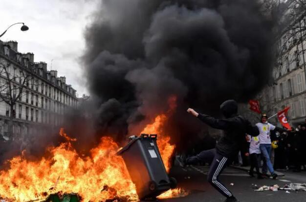 法国遭警察射杀少年外祖母发声 呼吁抗议者保持冷静不要胡乱打砸
