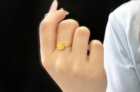 胖东来"小方糖戒指"卖疯了！169元买1克拉